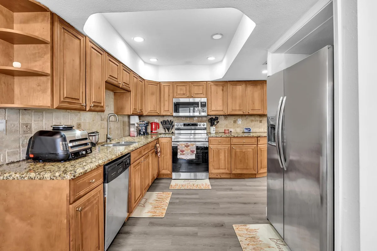 5260 SW 6th Pl, Margate: photo 1 of 46
