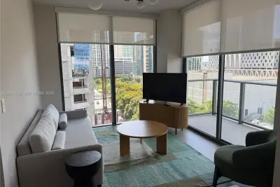 11 NE 6th St #801, Miami: photo 1 of 32