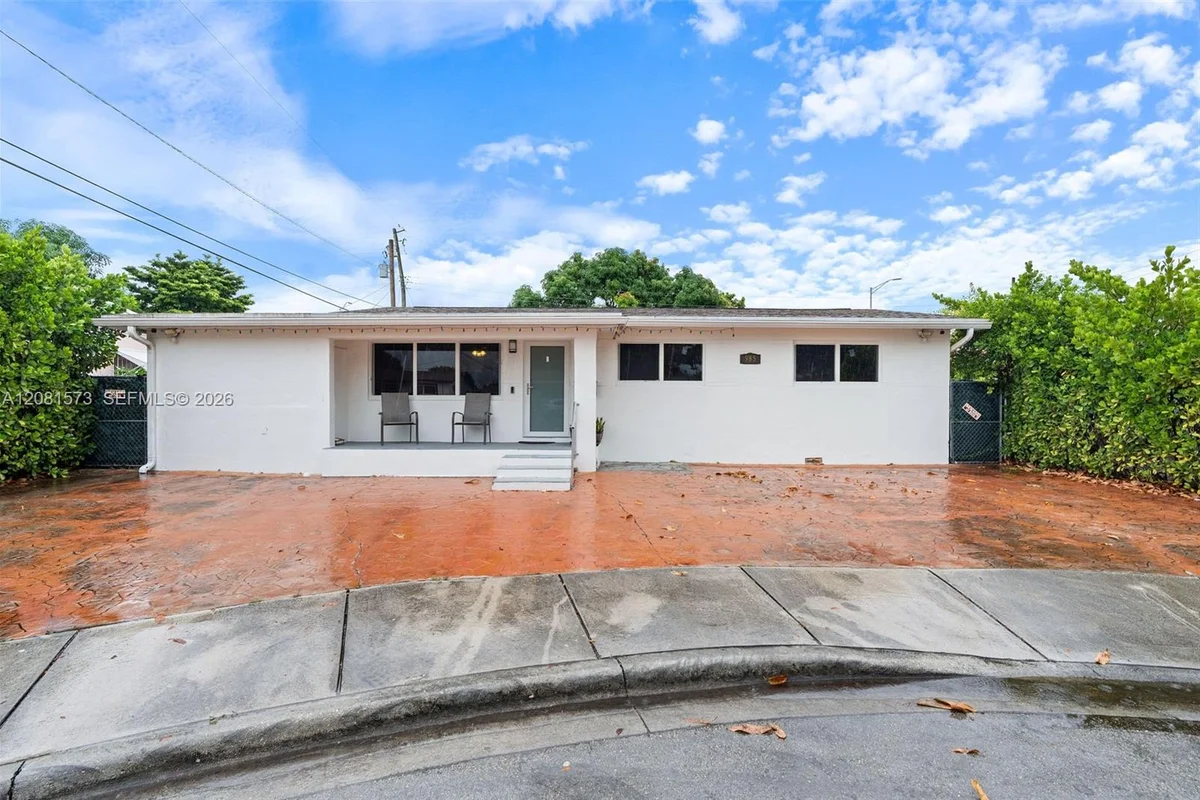985 SE 2nd Pl, Hialeah: photo 1 of 25