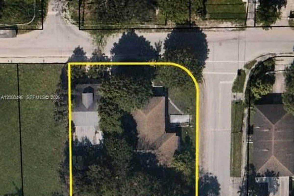 812 NW 29th Ter, Miami: photo 1 of 9