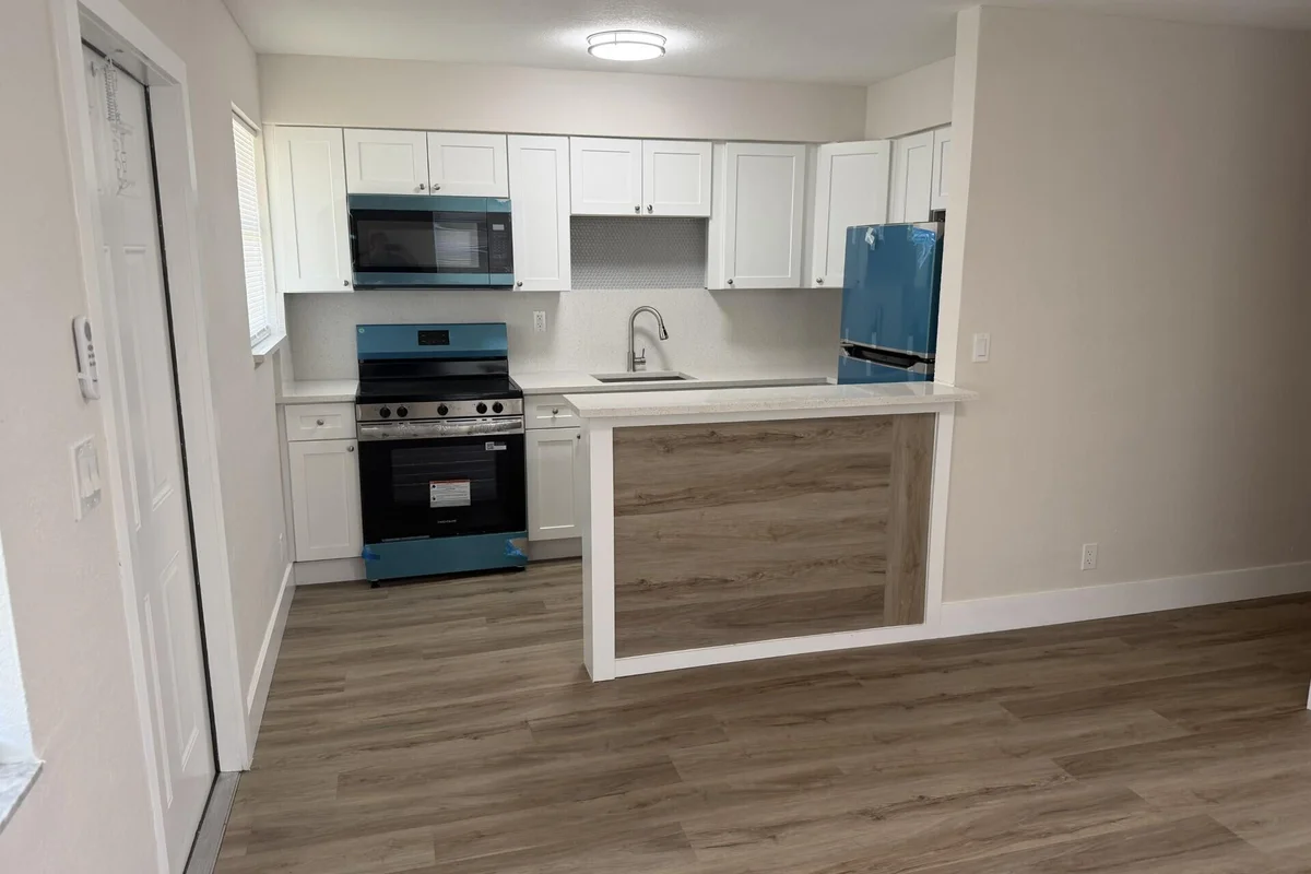 2723 Griffin Rd #1, Fort Lauderdale: photo 1 of 9