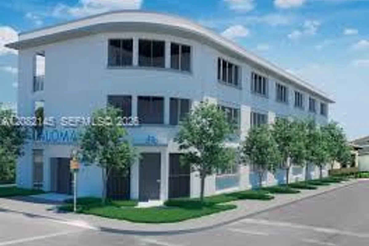 141 NW 16th Ave #16, Miami: photo 1 of 8