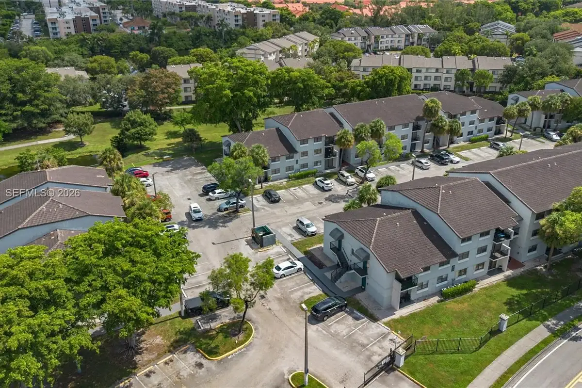 7155 NW 179th St #108, Hialeah: photo 1 of 22