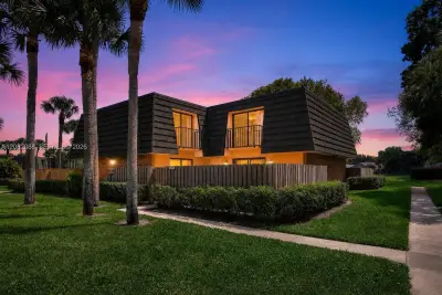 2404 24th Way, West Palm Beach: photo 1 of 45
