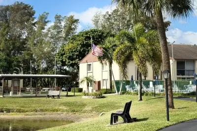 3624 La Aires Ct #D-1, Lake Worth: photo 1 of 11