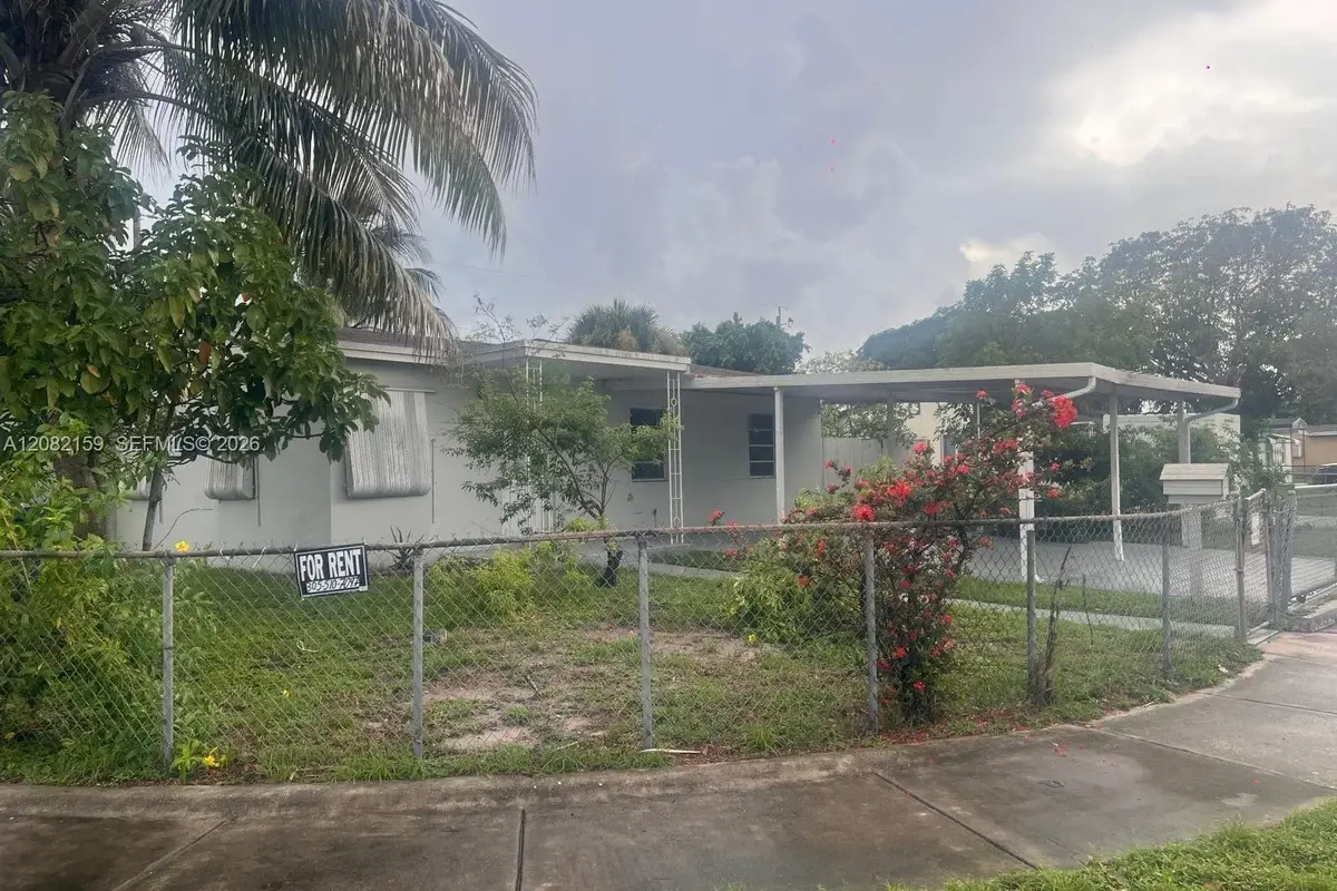 House in Miami Gardens: photo 1 of 9