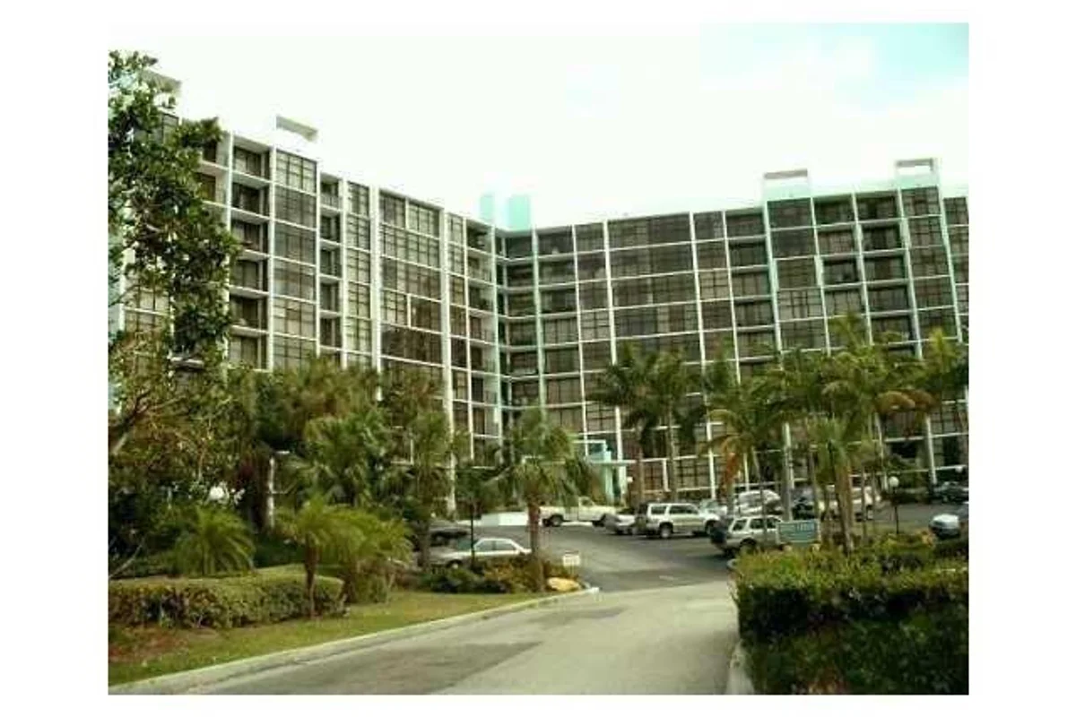 200 Leslie Dr #611, Hallandale Beach: photo 1 of 16