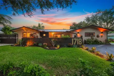 1718 NE 58th St, Fort Lauderdale: photo 1 of 99