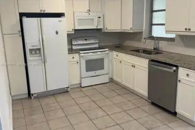 3445 NW 2nd Ter, Miami: photo 1 of 12