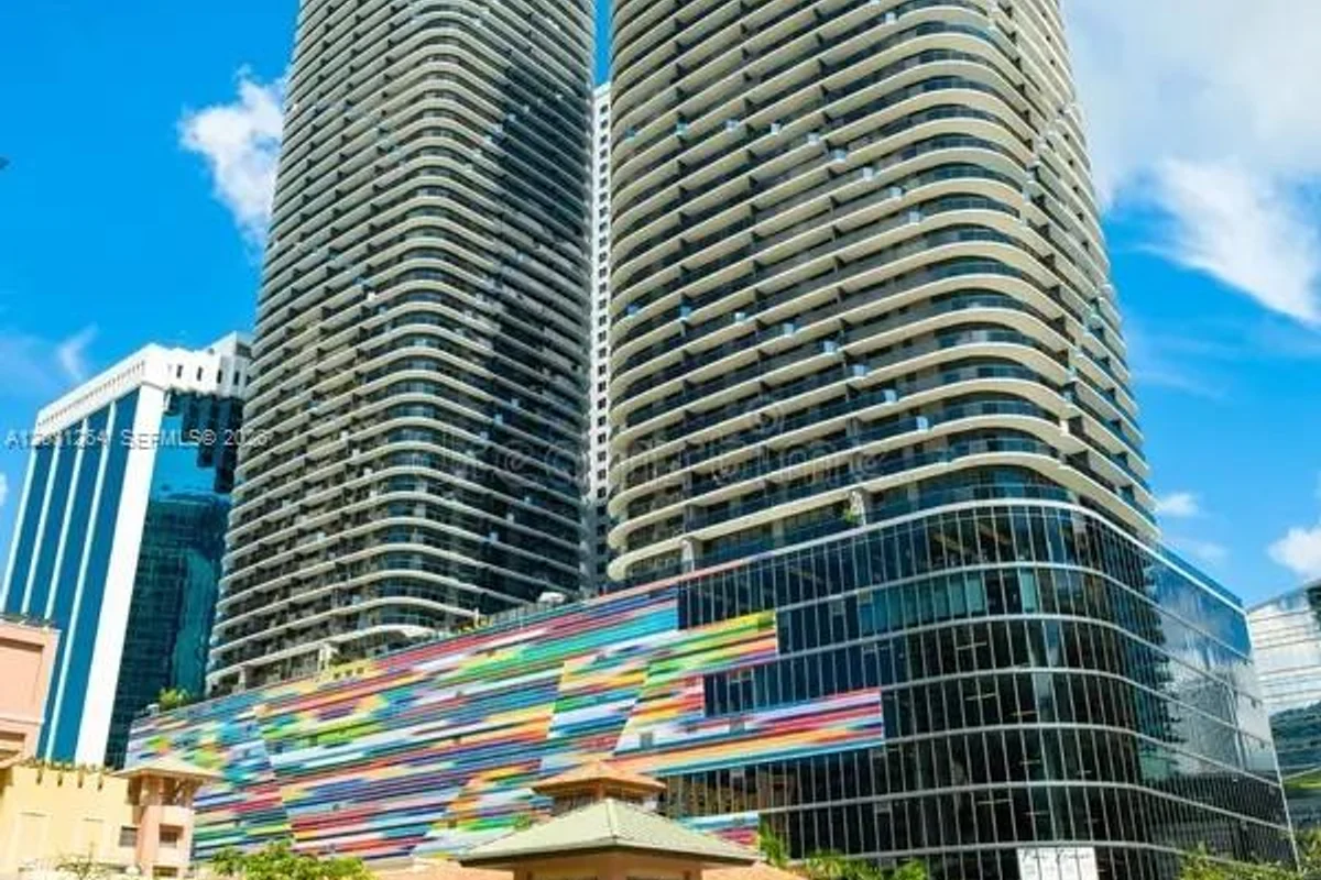 55 SW 9th St #1001, Miami: photo 1 of 1