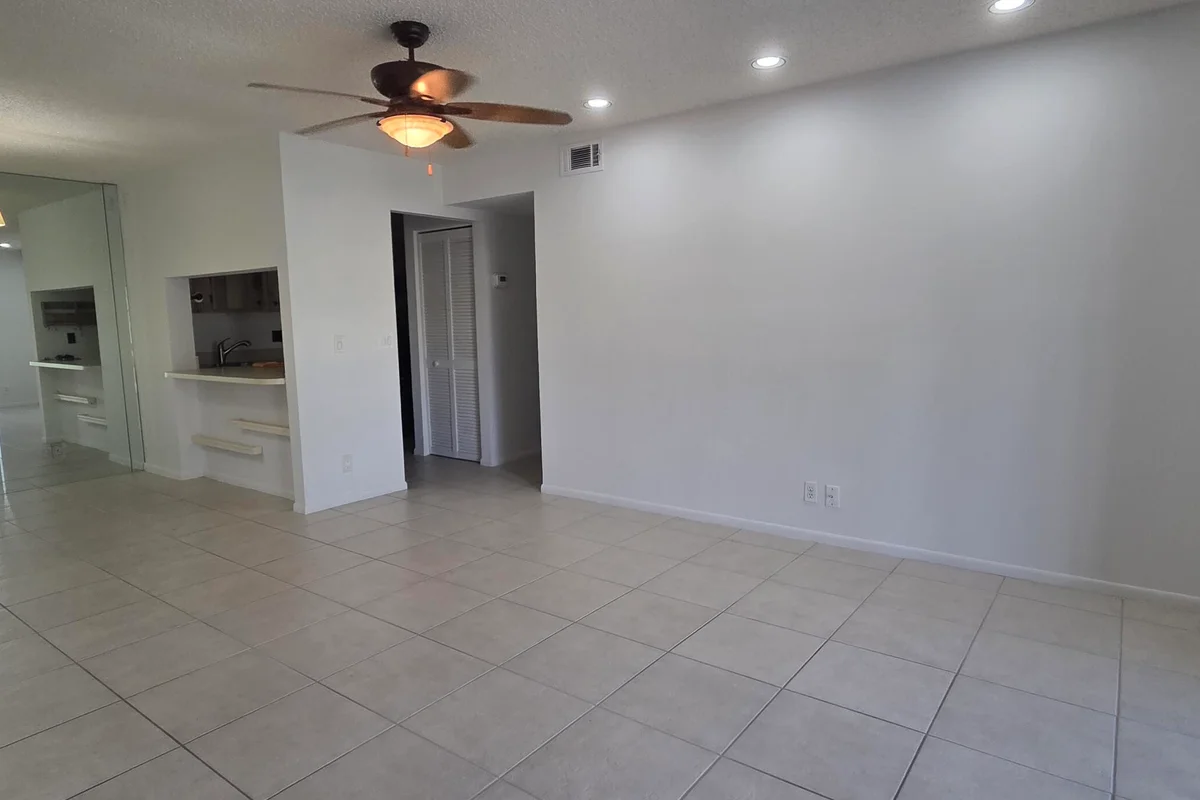 618 Sea Pine Way #B2, West Palm Beach: photo 1 of 17