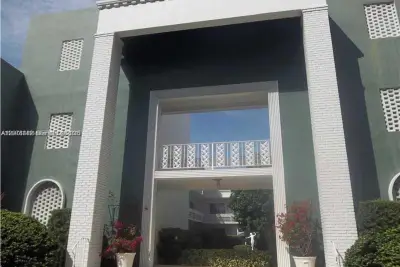 9920 Collins Ave #7, Bal Harbour: photo 1 of 11