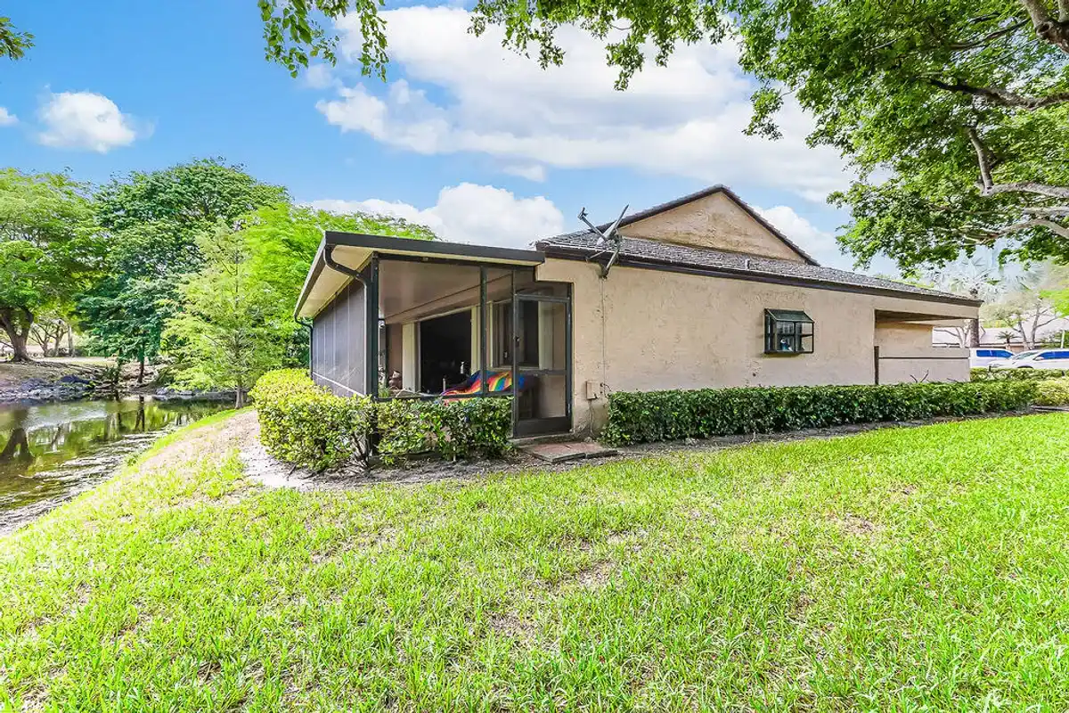 9420 Chelsea Dr S, Plantation: photo 1 of 19