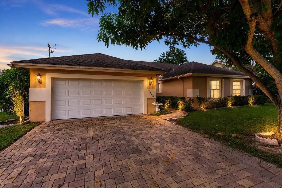 7365 NW 54th Ct, Lauderhill: photo 1 of 37