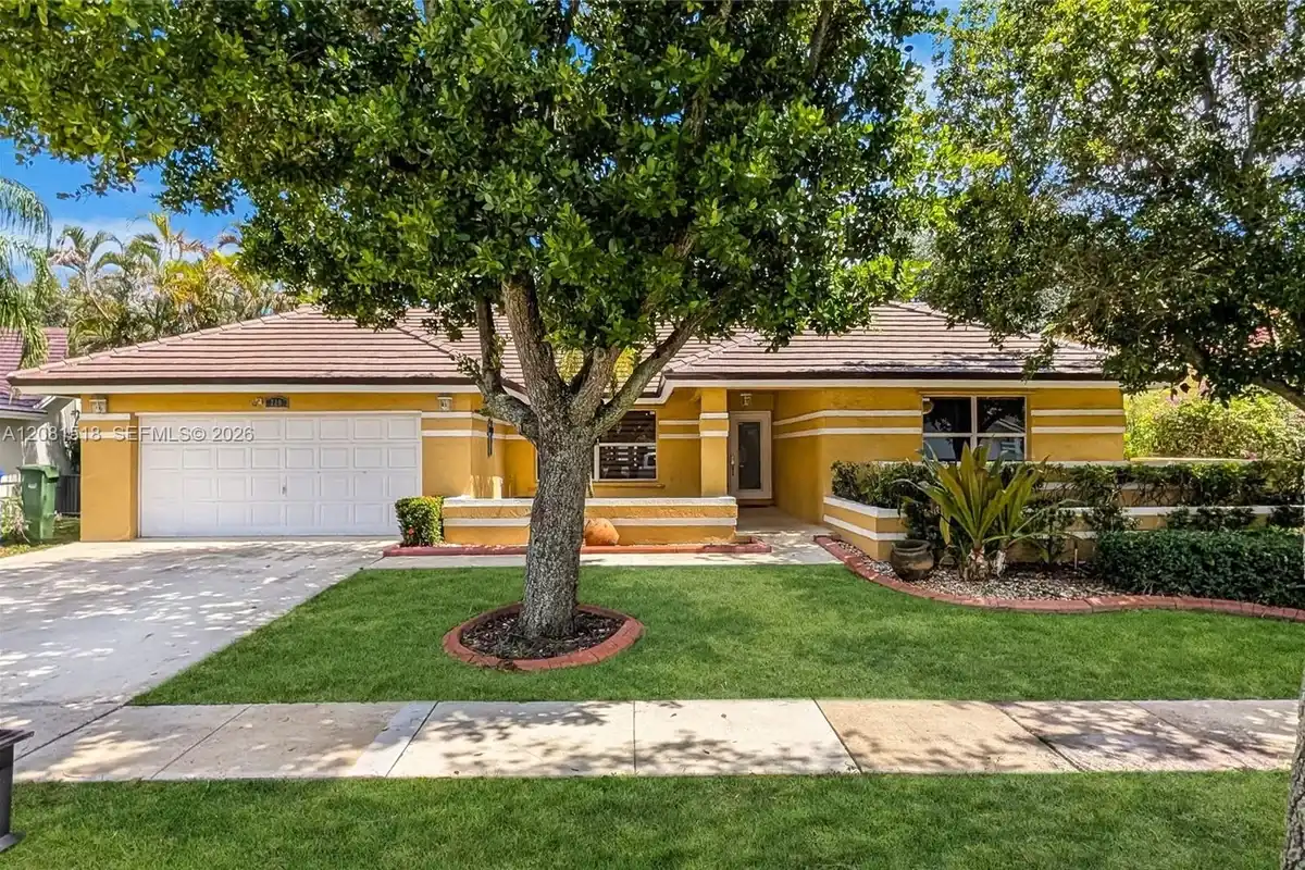 729 NW 161st Ave, Pembroke Pines: photo 1 of 53