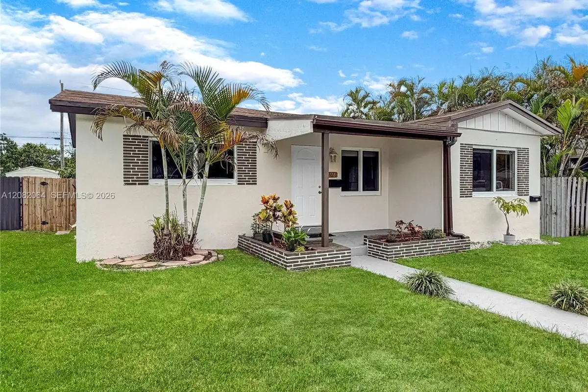 2728 Dewey St, Hollywood: photo 1 of 32