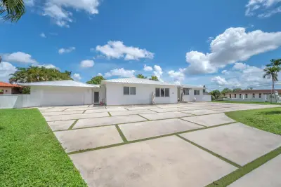 2951 SW 139th Ave, Miami: photo 1 of 52