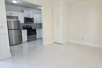 1945 NE 171st St #3, North Miami Beach: photo 1 of 8