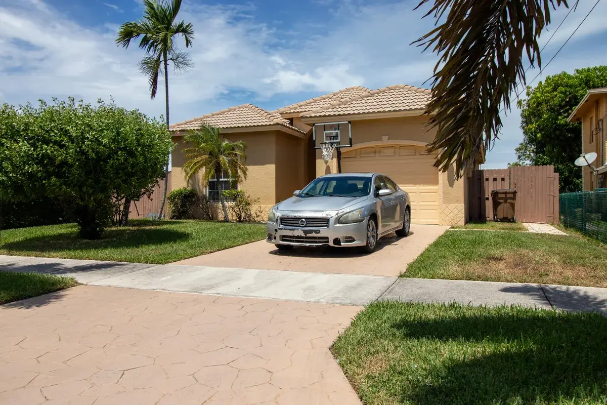 237 SW 8th St, Deerfield Beach: photo 1 of 3