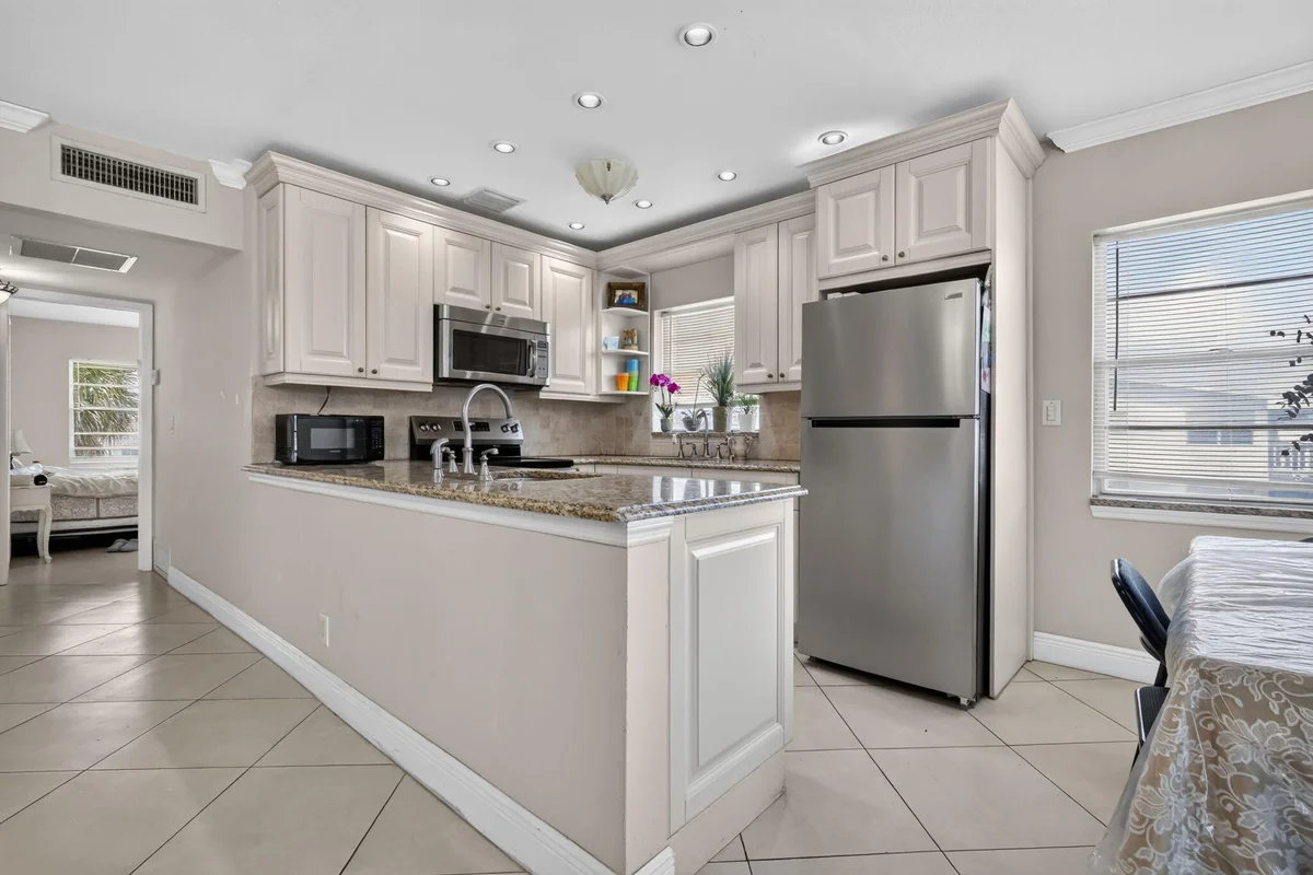 181 Coventry H, West Palm Beach: photo 1 of 33