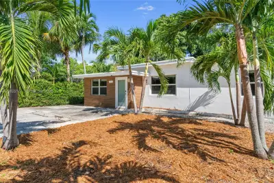 175 NW 121st St, North Miami: photo 1 of 55