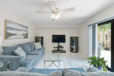 702 NW 98th Cir, Plantation: photo 1 of 33