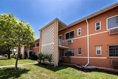 3550 SW 9th Ter #8B, Miami: photo 1 of 17