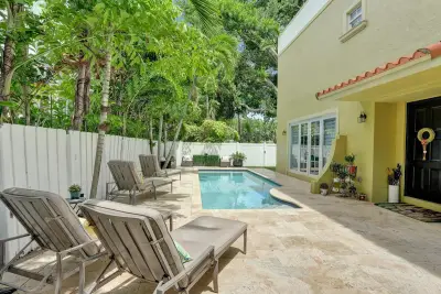 1411 NE 7th St, Fort Lauderdale: photo 1 of 69