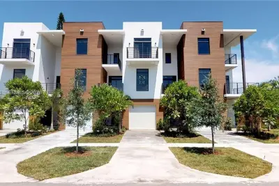 1501 N 17th Ave, Hollywood: photo 1 of 18