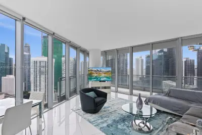 92 SW 3rd St #3501, Miami: photo 1 of 28