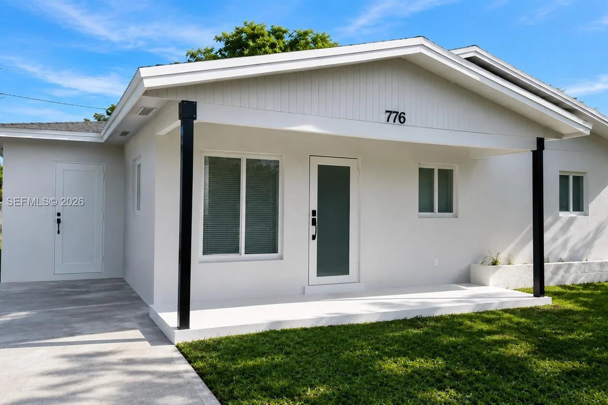 776 NW 10th St, Florida City: photo 1 of 16
