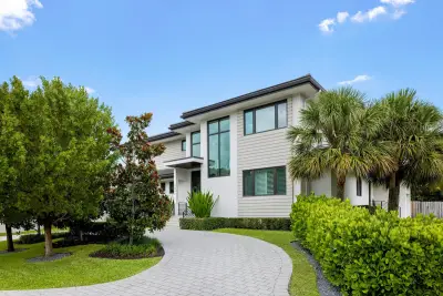 2400 NE 27th Ave, Fort Lauderdale: photo 1 of 46