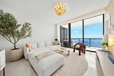 700 NE 24th St #4404, Miami: photo 1 of 29