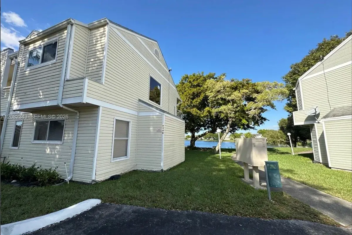 3405 NW 44th St #204, Oakland Park: photo 1 of 4