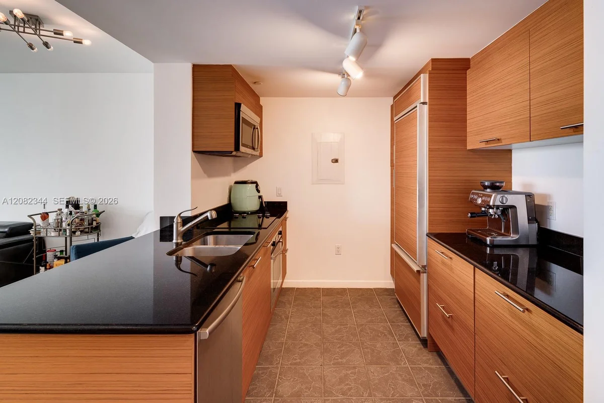 50 Biscayne Blvd #4505, Miami: photo 1 of 11