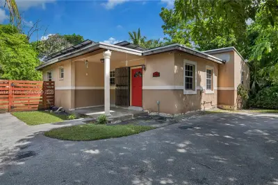 6401 SW 63rd Ct, South Miami: photo 1 of 28