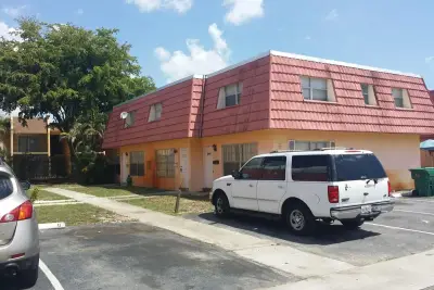 5323 NW 27th St #B4, Lauderhill: photo 1 of 13