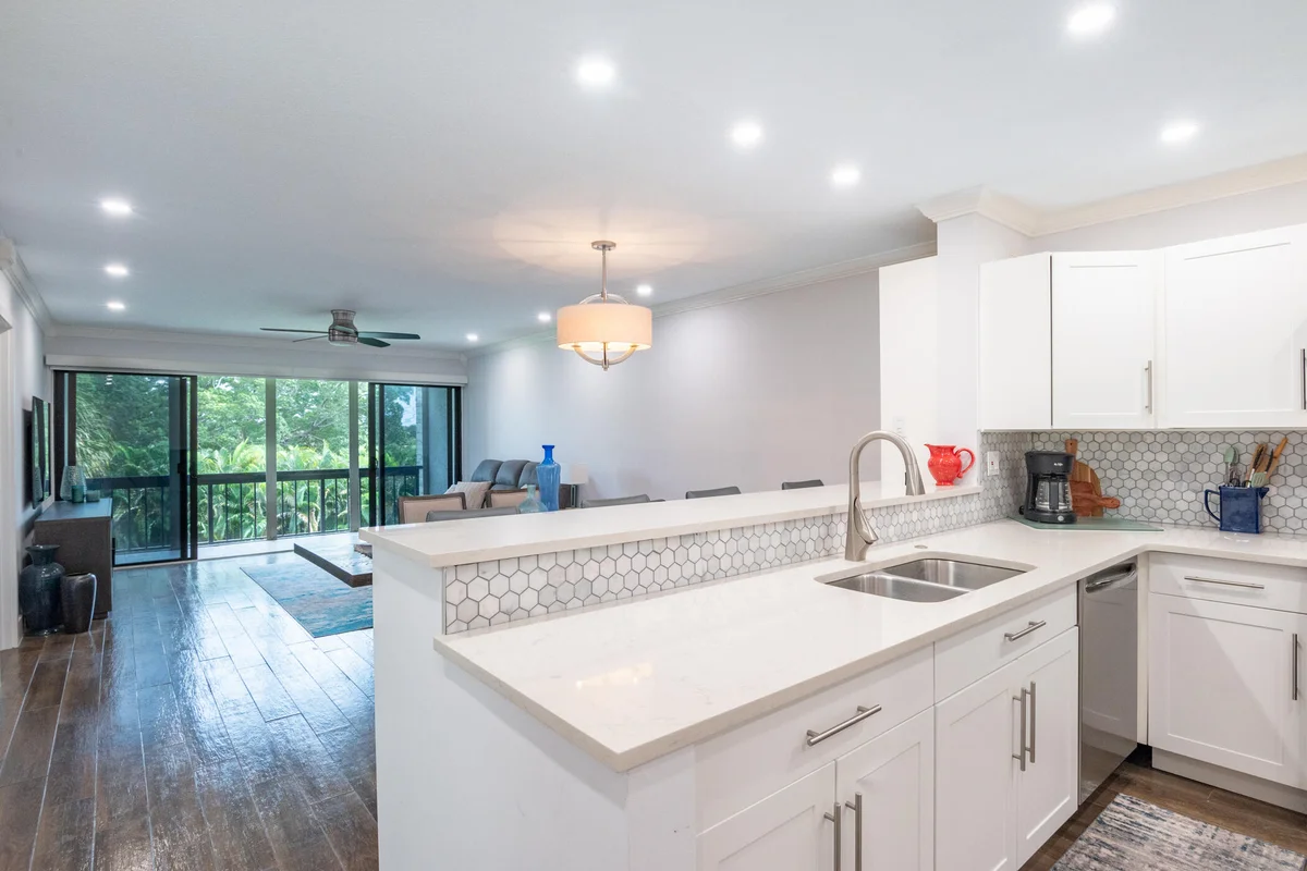 2500 Presidential Way #304, West Palm Beach: photo 1 of 29