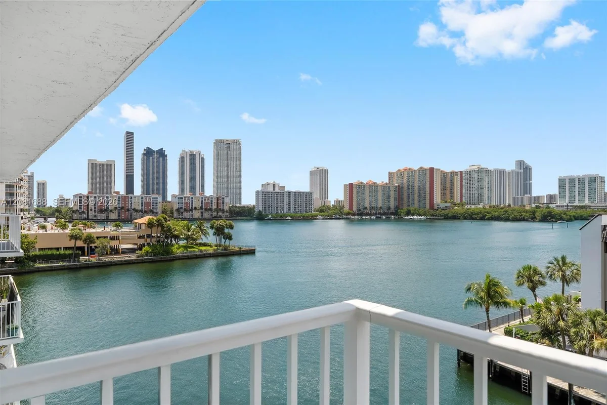 4000 NE 169th St #607, North Miami Beach: photo 1 of 48