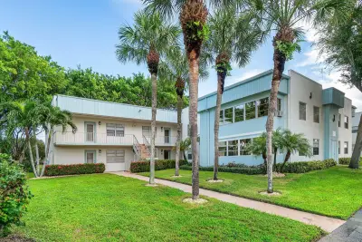 434 Normandy J, Delray Beach: photo 1 of 25