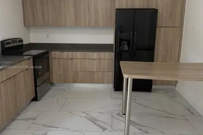 2542 NE 182nd St, North Miami Beach: photo 1 of 17