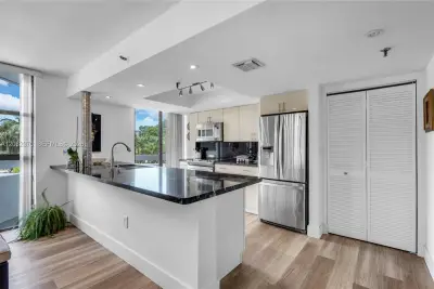 2501 Brickell Ave #201, Miami: photo 1 of 29
