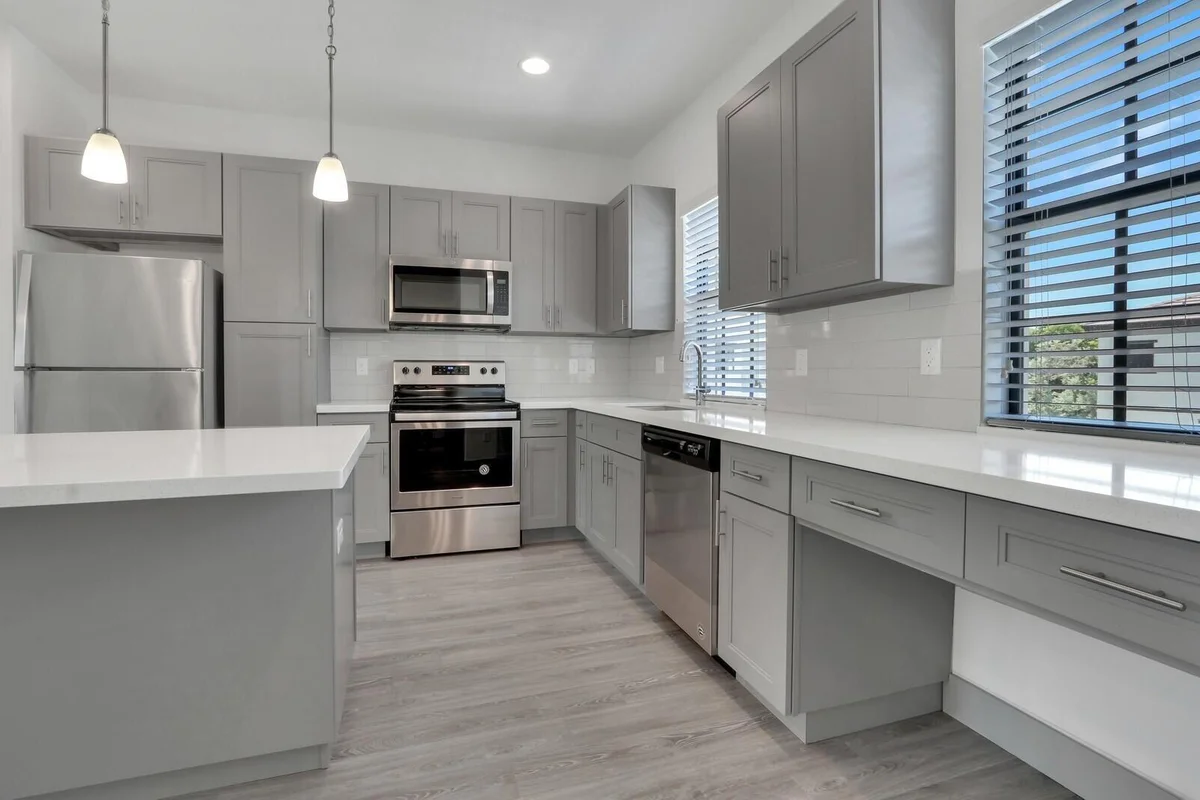 540 NE 14th Ct #102, Fort Lauderdale: photo 1 of 15