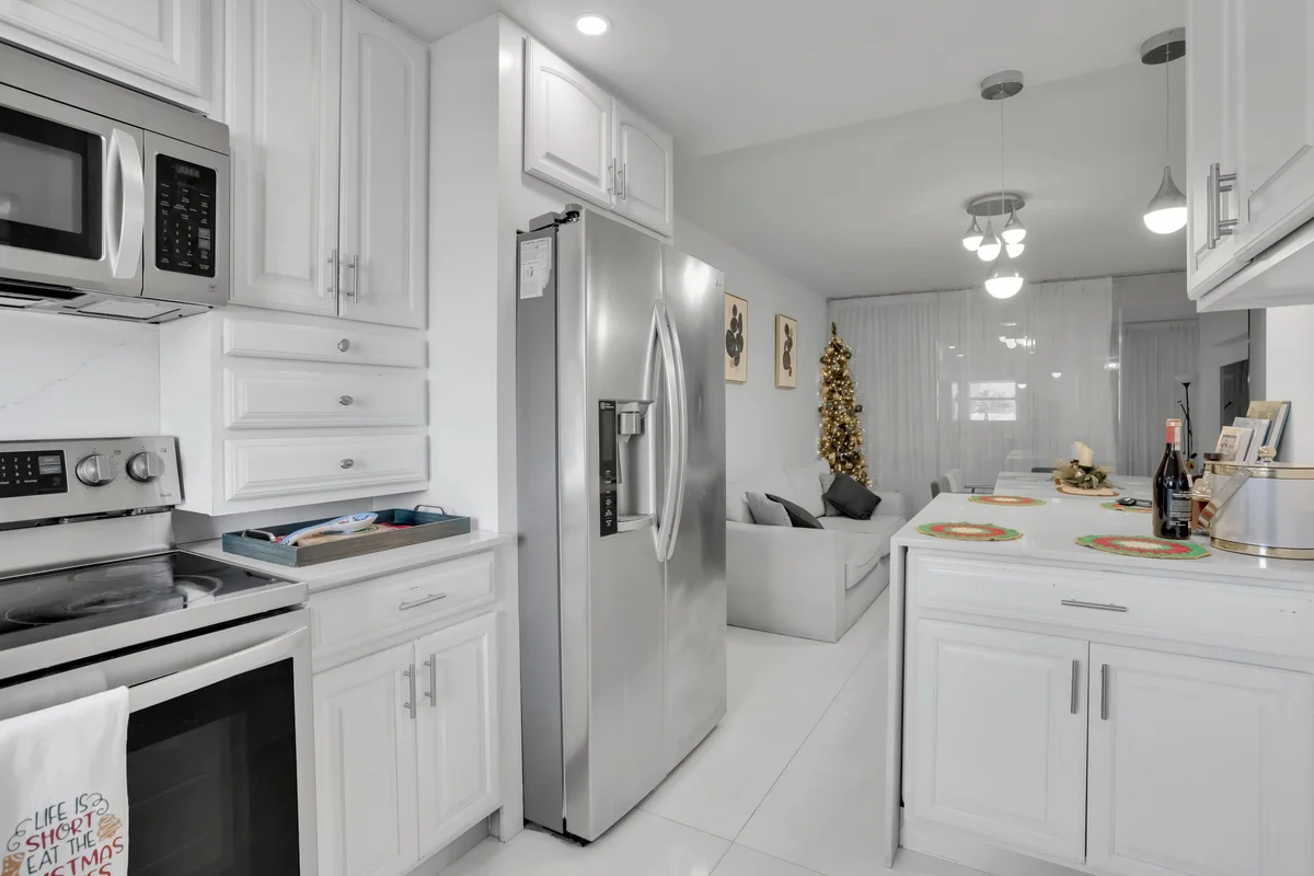 700 SE 6th Ave #107, Deerfield Beach: photo 1 of 23