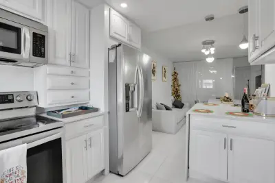 700 SE 6th Ave #107, Deerfield Beach: photo 1 of 23