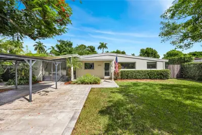 6843 SW 53rd St, Miami: photo 1 of 33