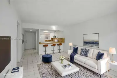 461 SW 7th St #4, Miami: photo 1 of 9