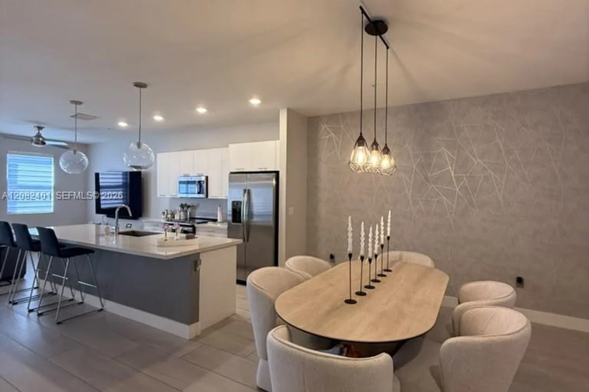 10407 NW 82nd St #4, Doral: photo 1 of 21