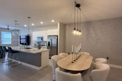 10407 NW 82nd St #4, Doral: photo 1 of 21