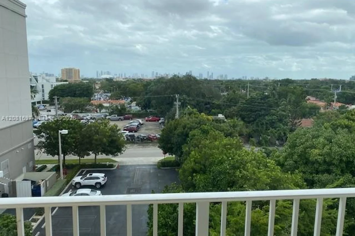 115 SW 42nd Ave #504, Miami: photo 1 of 8